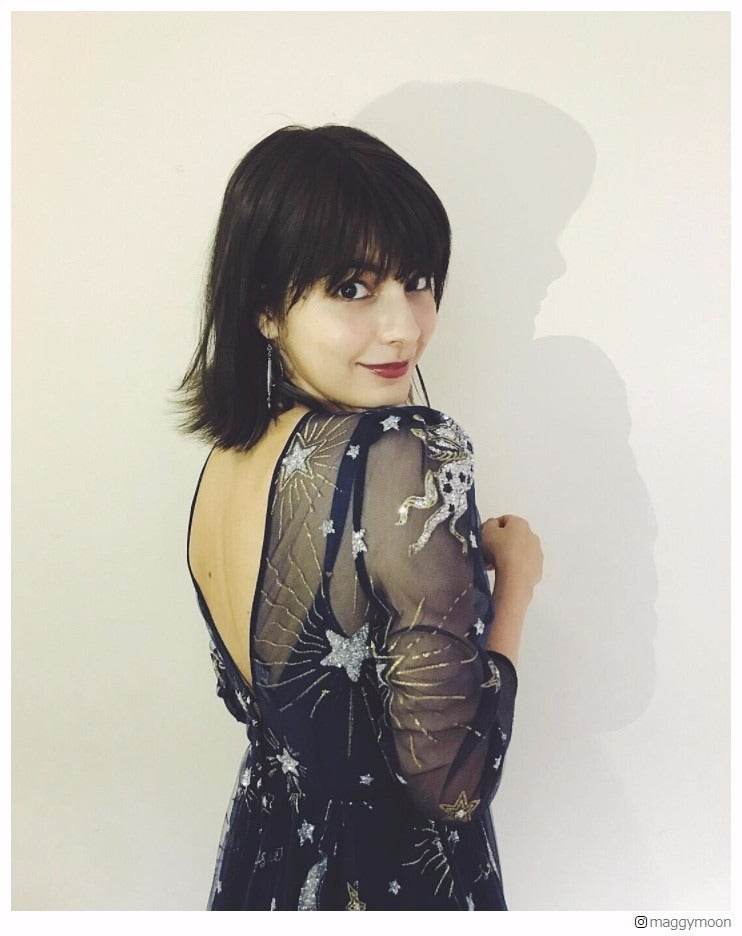 マギー、美背中あらわな“スケスケ”ドレス披露「色っぽい」「うっとり」