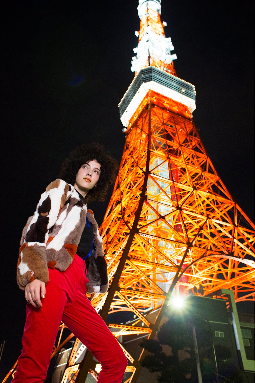 ミックスレッキスファージャケット￥49,680　カラーブロックレオパードシャツ￥16,200　レッドピンクコーデュロイスキニー￥12,960／以上GUILD PRIME（C）TOPLOG