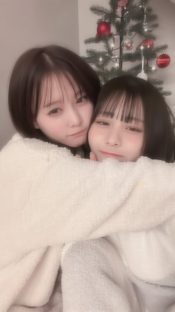 ＝LOVE齊藤なぎさ＆≠ME尾木波菜、ハグで密着 クリスマスイブの2ショットに反響「おぎなぎ尊い」「可愛すぎる」