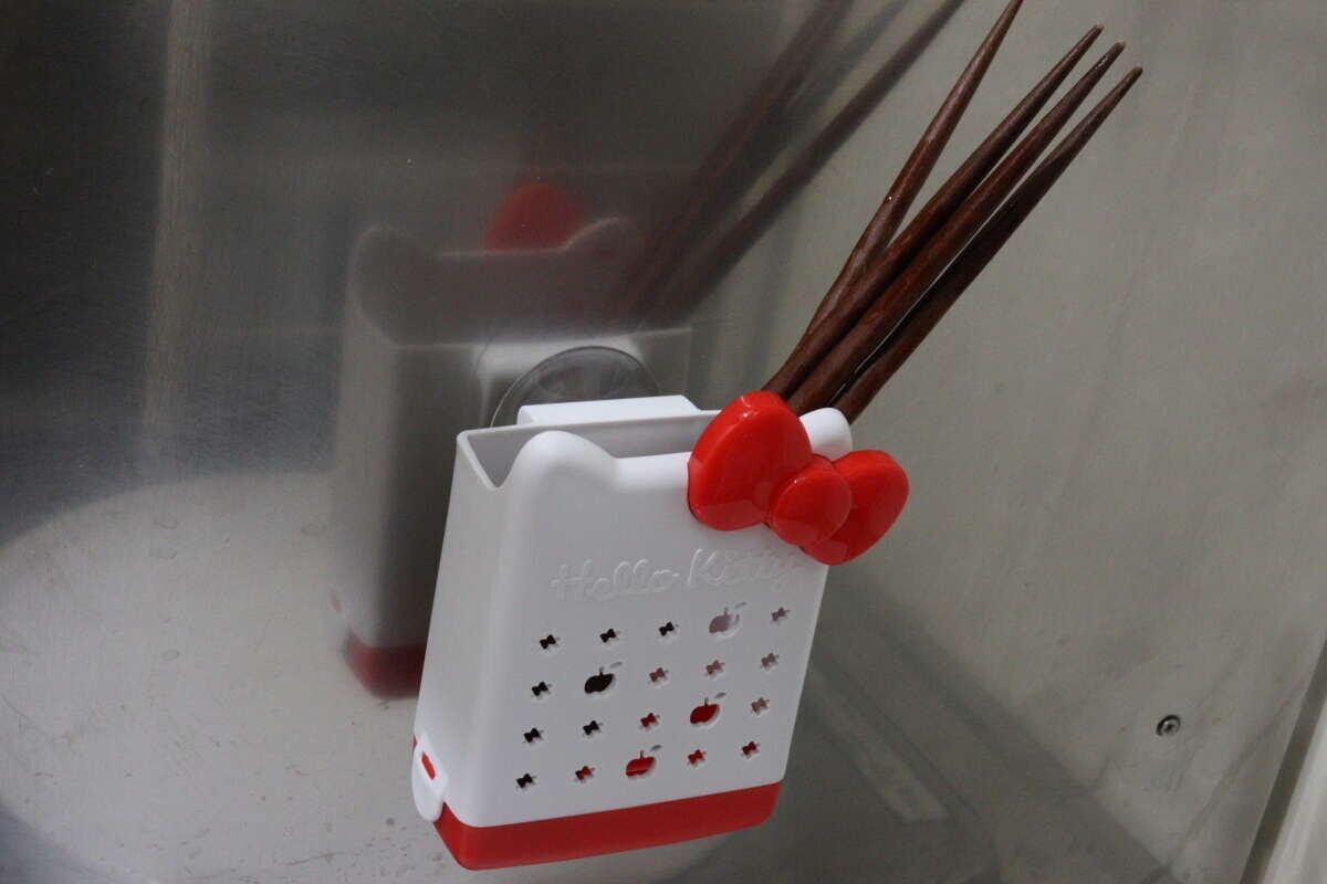 ダイソーの吸盤キッチンポケットK／Tリボンを取り付ける