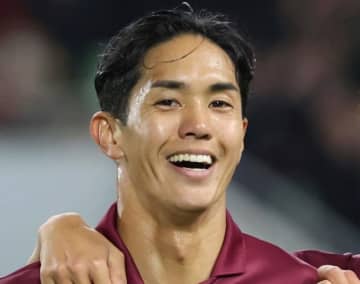 Jリーガーが「世界のスーパーモデル」との2ショ投稿 年齢も大学も同じ「同級生だったとは」「よっちくんもモデルすぎる」とSNS反響