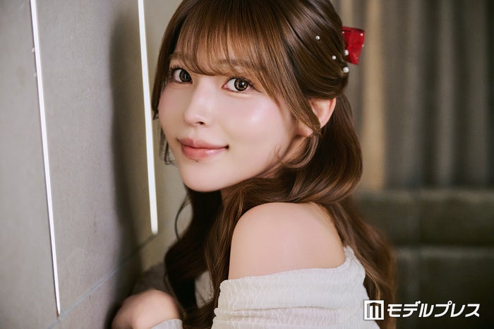 TikTokでブレイク「偉そうにしない」キャバ嬢セナが謙虚であり続ける理由 父の急死・母への反抗期…苦難を乗り越え見つけた「自立」【モデルプレスインタビュー】