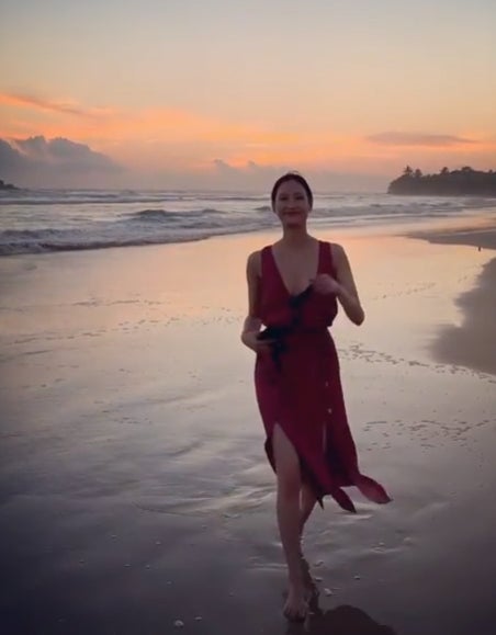 菜々緒、スラリ美脚際立つ動画に「見惚れちゃう」「女神」絶賛の声続出