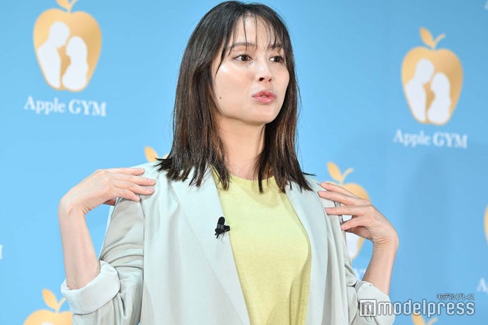 “巻き肩”が気になる広瀬アリス(C)モデルプレス