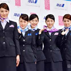 ANAとAKB48の共同プロジェクト「Challenge for ASIA by ANA × AKB48」発表会に出席した（左から）秋元才加、川栄李奈、渡辺麻友、横山由依、鈴木まりや
