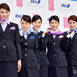 ANAとAKB48の共同プロジェクト「Challenge for ASIA by ANA × AKB48」発表会に出席した(左から)秋元才加、川栄李奈、渡辺麻友、横山由依、鈴木まりや