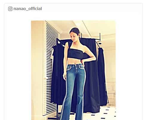 菜々緒のひたすら長い美脚 極細デニム着こなすも「キツすぎて座れない」