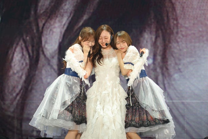 田村真佑、梅澤美波、弓木奈於(C)乃木坂46LLC