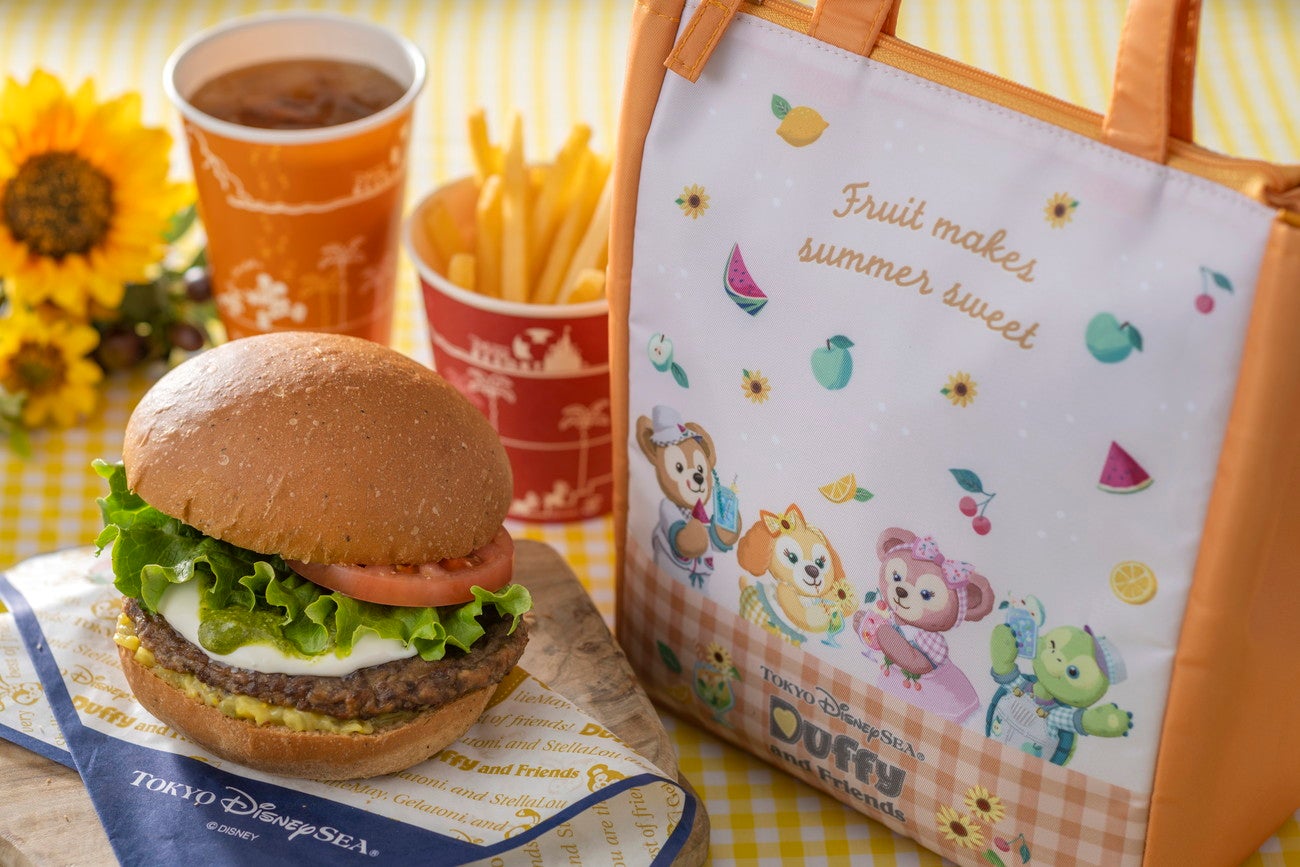 ケープコッド・クックオフのファーストプライズセット、スーベニアランチケース付き2,590円（C）Disney