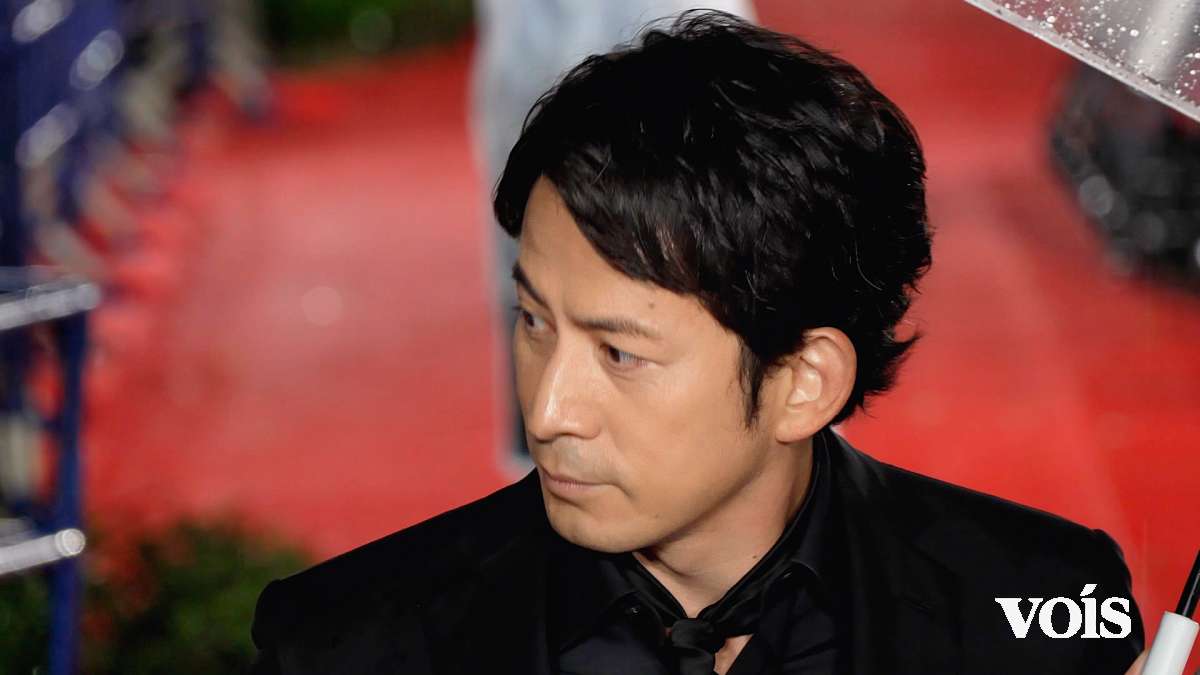 岡田准一、端正なブラックスーツ姿で「東京国際映画祭」レカペ「温かく応援していただけて嬉しい」