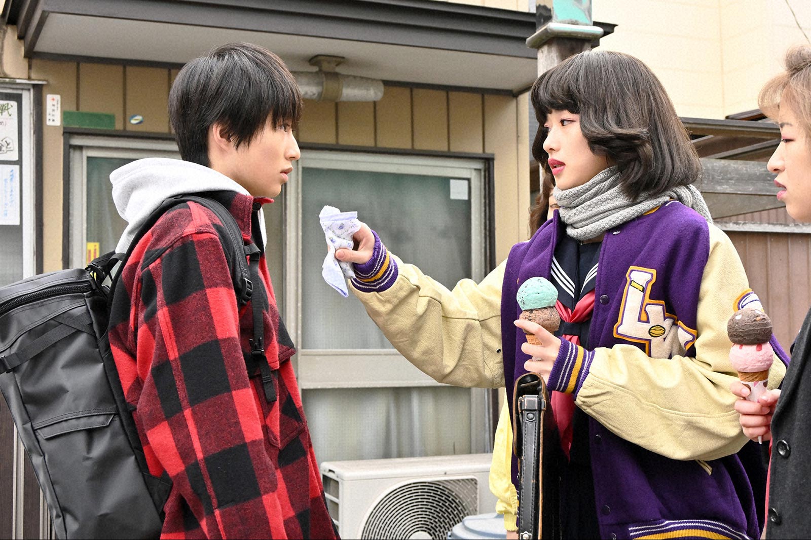 坂元愛登、河合優実「不適切にもほどがある！」第1話より（C）TBS