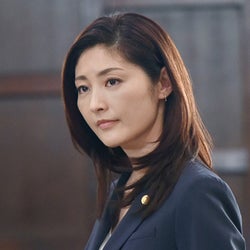 常盤貴子、16年ぶりに弁護士復帰する妻を熱演!唐沢寿明演じる夫の疑惑は晴らせるのか?『グッドワイフ』