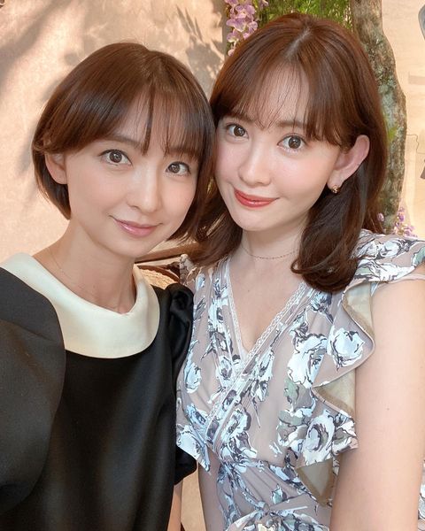 篠田麻里子、小嶋陽菜との“にゃんまり”2ショット公開「久々」「2人とも美しい」の声