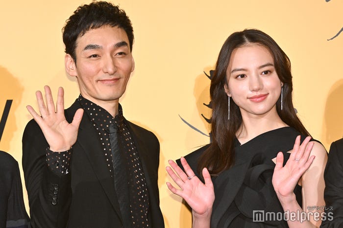 草なぎ剛、清原果耶(C)モデルプレス