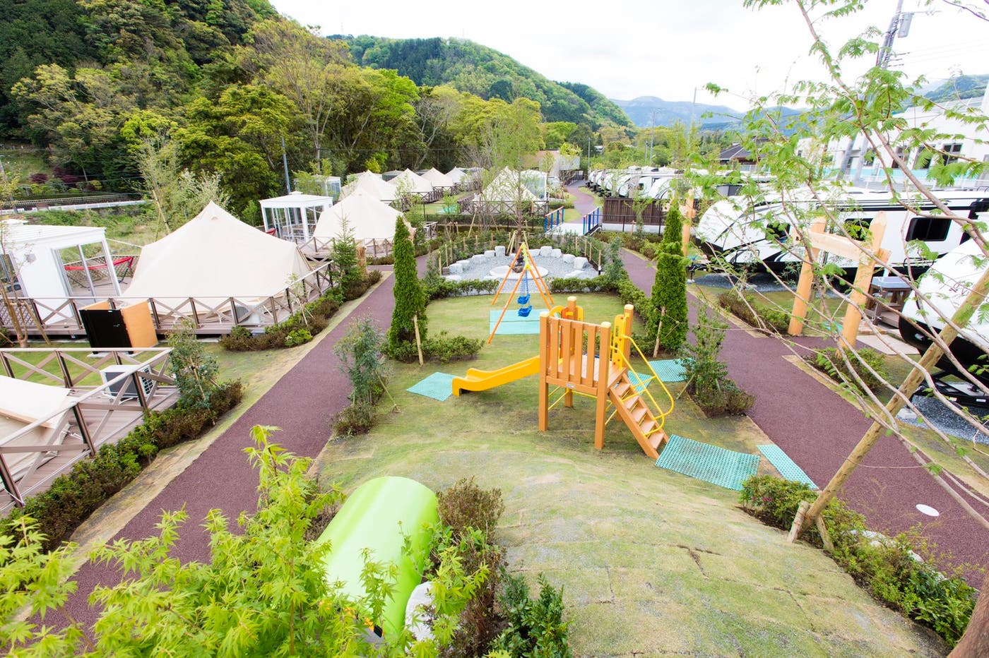 子供が遊べる遊具も完備