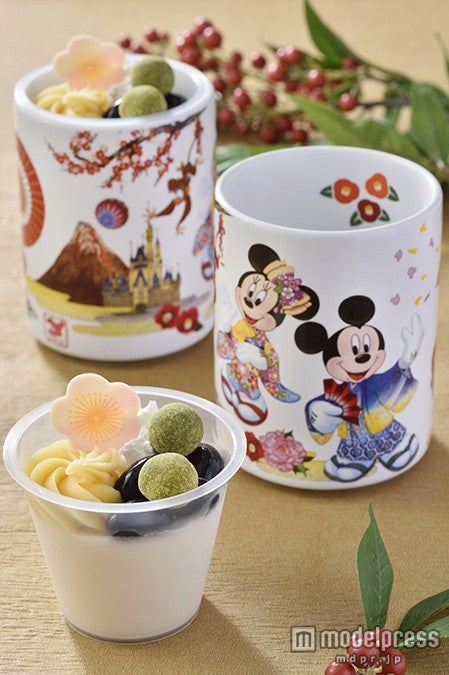 黒豆＆セサミムース、スーベニアカップ付き￥720／（C）Disney