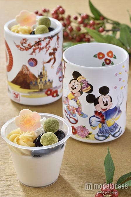 黒豆&セサミムース、スーベニアカップ付き¥720/(C)Disney