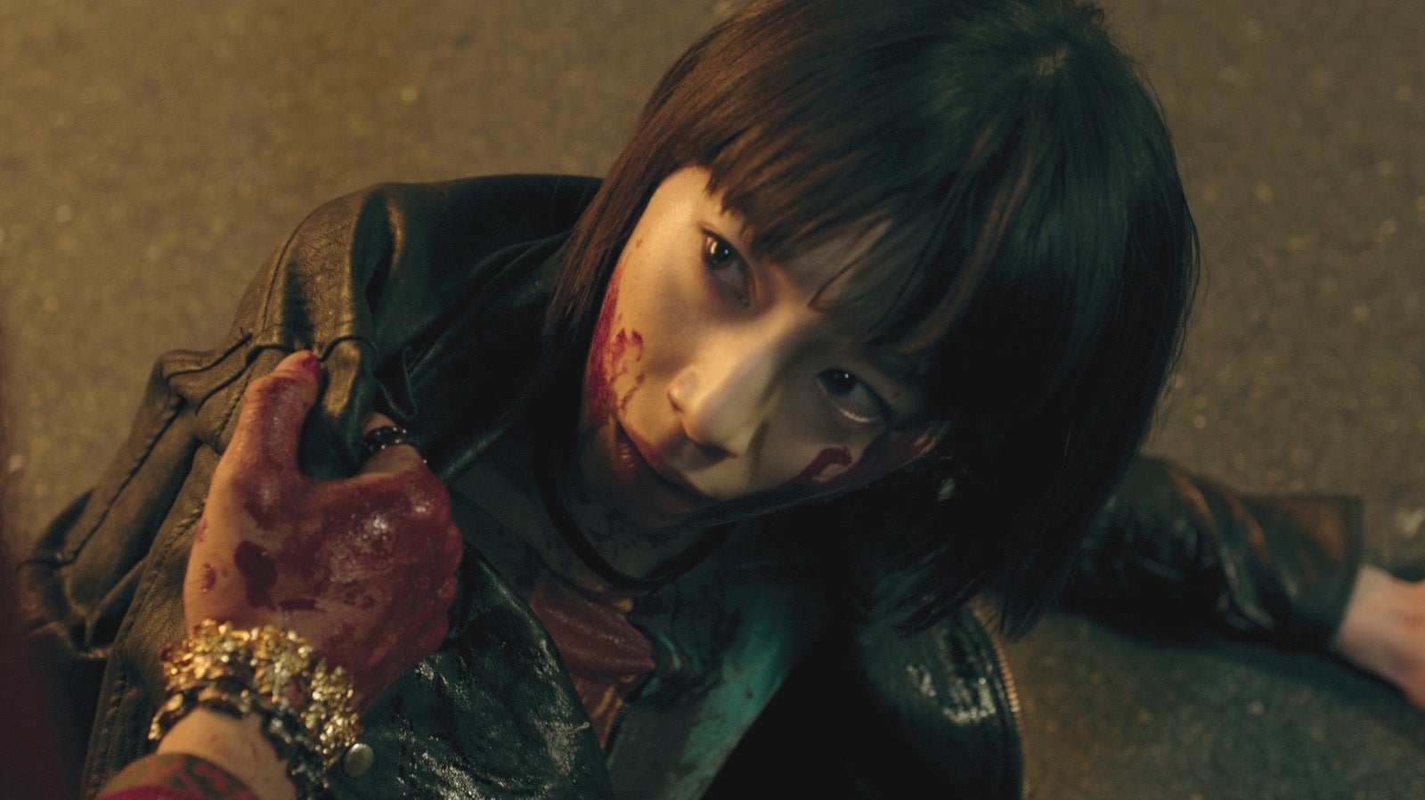 夏帆、初の本格アクションで血まみれに