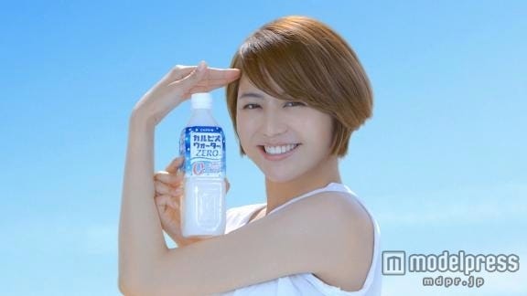 長澤まさみ/「カルピスウォーター」<ゼロ>新CM「プールサイド」篇より