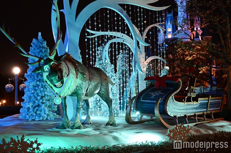 スヴェンのフォトロケーション（夜）／（C）モデルプレス