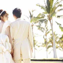 モデルプレス - 熊田曜子、ハワイで挙式 夫とのツーショット写真公開