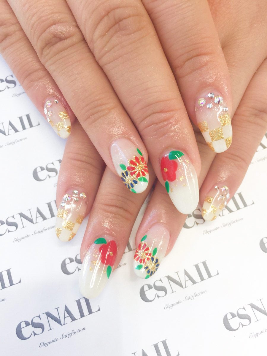 袴にピッタリな和柄／画像提供：esNAIL