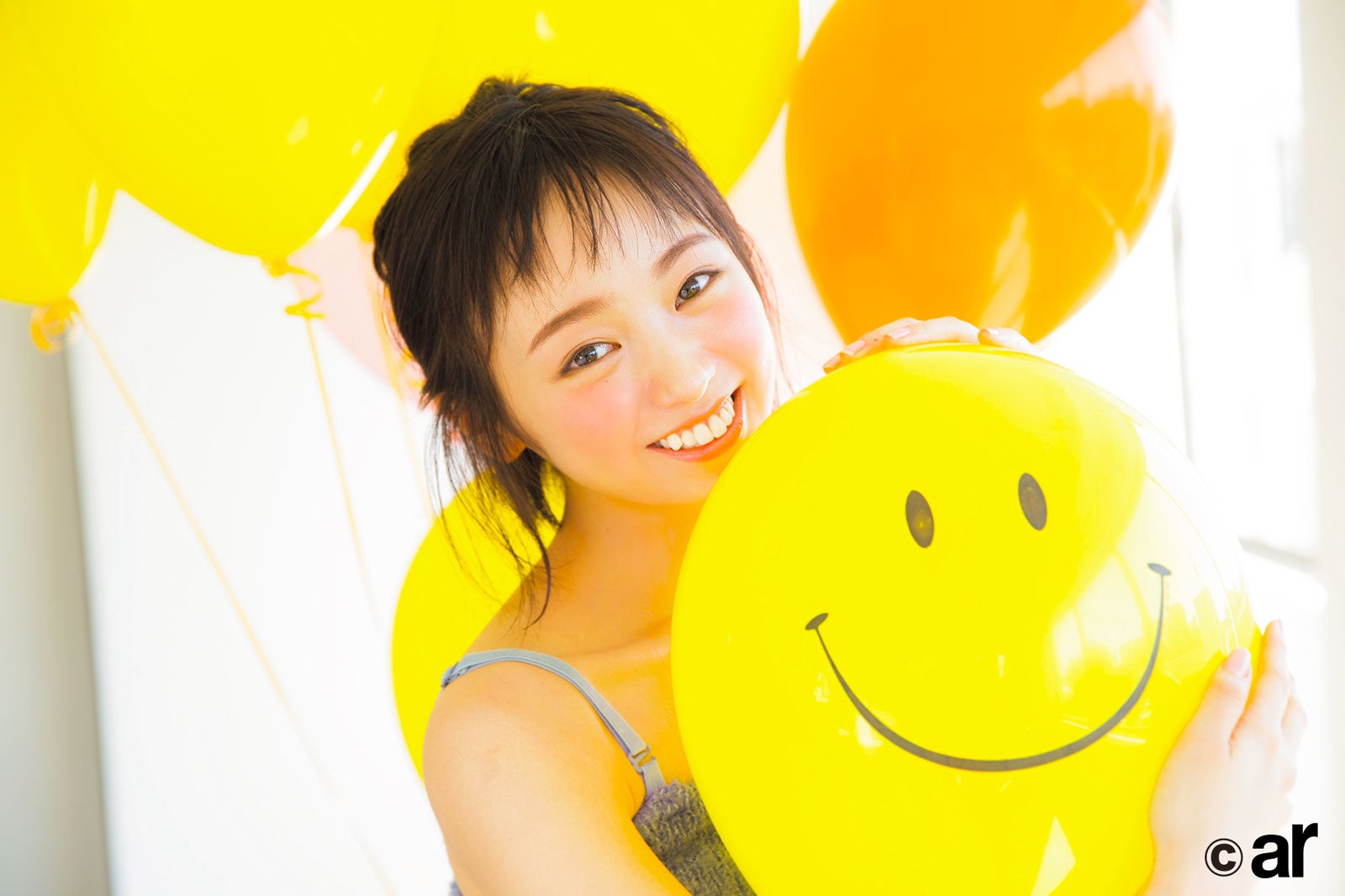 欅坂46今泉佑唯、引き寄せチーク×弾ける笑顔で魅力溢れる - モデルプレス