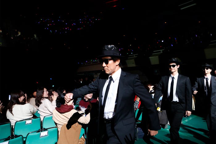 岸谷五朗、三浦春馬、寺脇康文(画像提供:アミューズ)