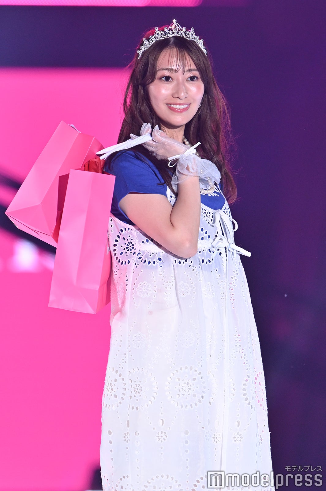桜井玲香、小物使い光る爽やかコーデでランウェイ【TGC2025S/S
