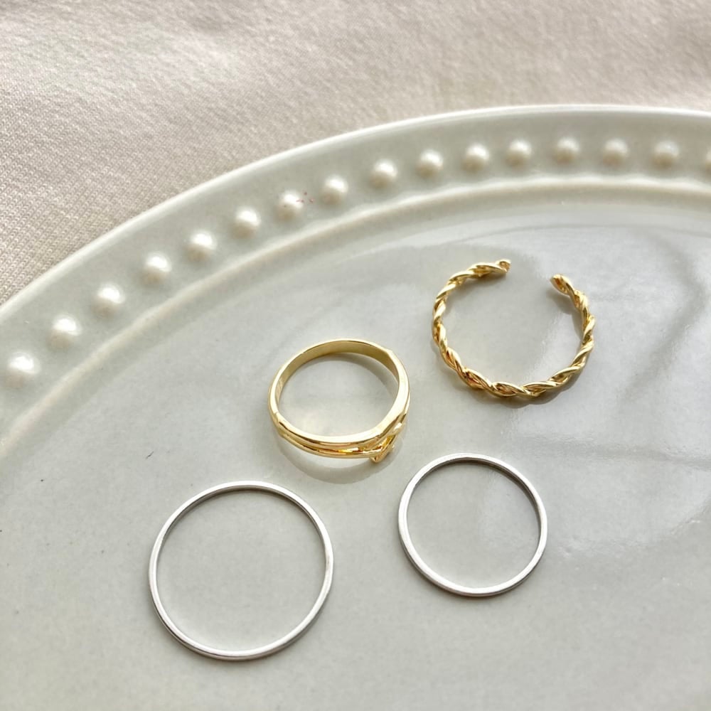 完売前に買いたいっ！《ダイソー》の”高見えアクセサリー”が今っぽ＆オシャレすぎ♡