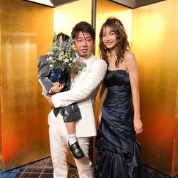 安井レイが結婚式 家族ショット初公開 夫との馴れ初めも告白 インタビュー モデルプレス