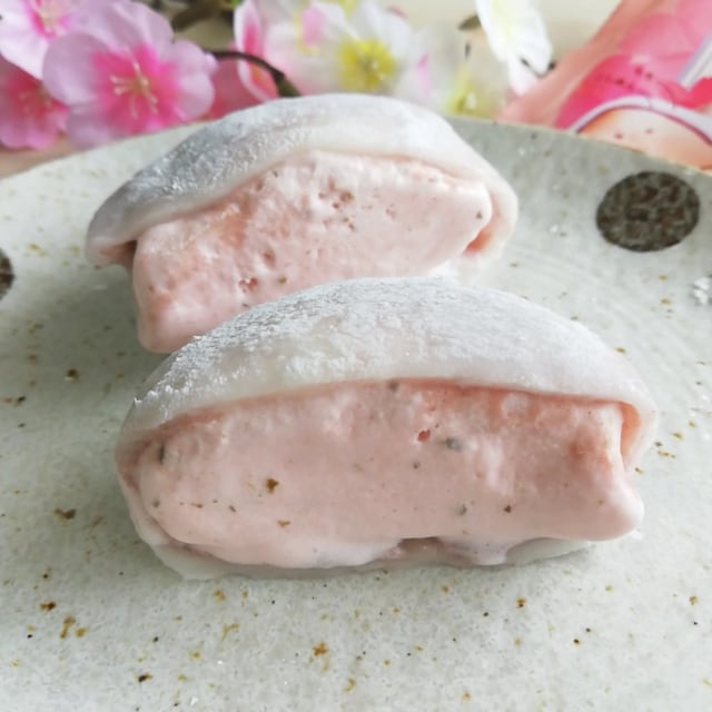 カルディの新作桜スイーツのさくらもちアイスの断面