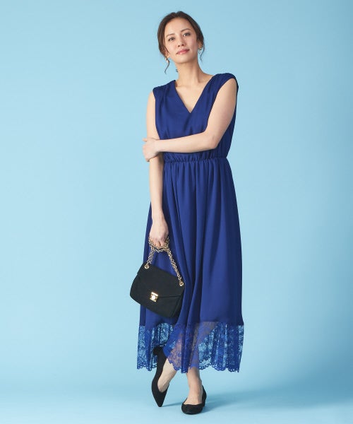 青ワンピースを大人っぽく着こなす 21年のコーデは色を上手に使って モデルプレス