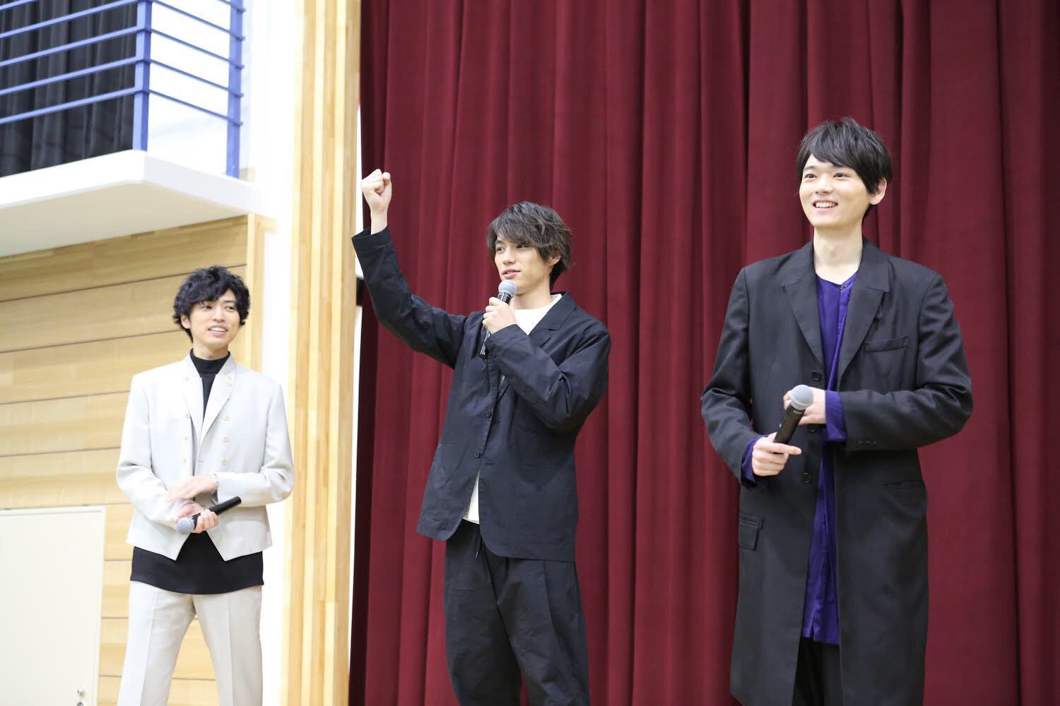 福士蒼汰 古川雄輝 桐山漣 高校にサプライズ登場 卒業生400人熱狂 曇天に笑う モデルプレス 福士蒼汰 古川雄輝 桐山漣 高校にサプライズ登場 卒業生400人熱狂 曇天に笑う モデルプレス