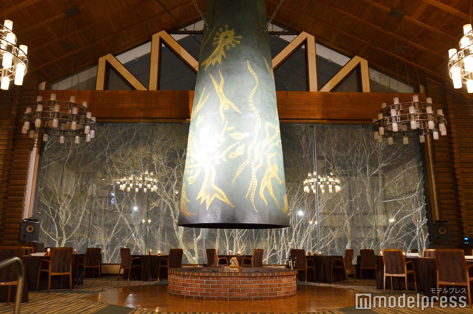 夜の「ラウンジ 森の神話」（C）モデルプレス