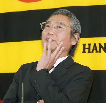 阪神・嶌村本部長が明かした佐藤輝への思い「すごい選手になってくれた。彼の挑戦と夢を応援していただければ」