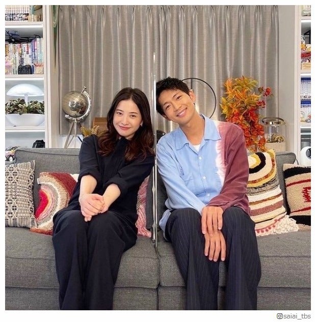 吉高由里子＆松下洸平、“アクリル板越し”寄り添いショットが可愛い「キュンキュンした」「ほっこり」と反響