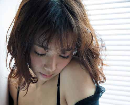 “今いちばん見るべきカラダ”岡田紗佳、SEXYランジェリーで美バストくっきり