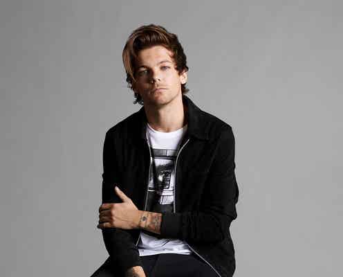 1Dルイ、悲しみ乗り越え初のソロ名義パフォーマンス “生みの親”も涙