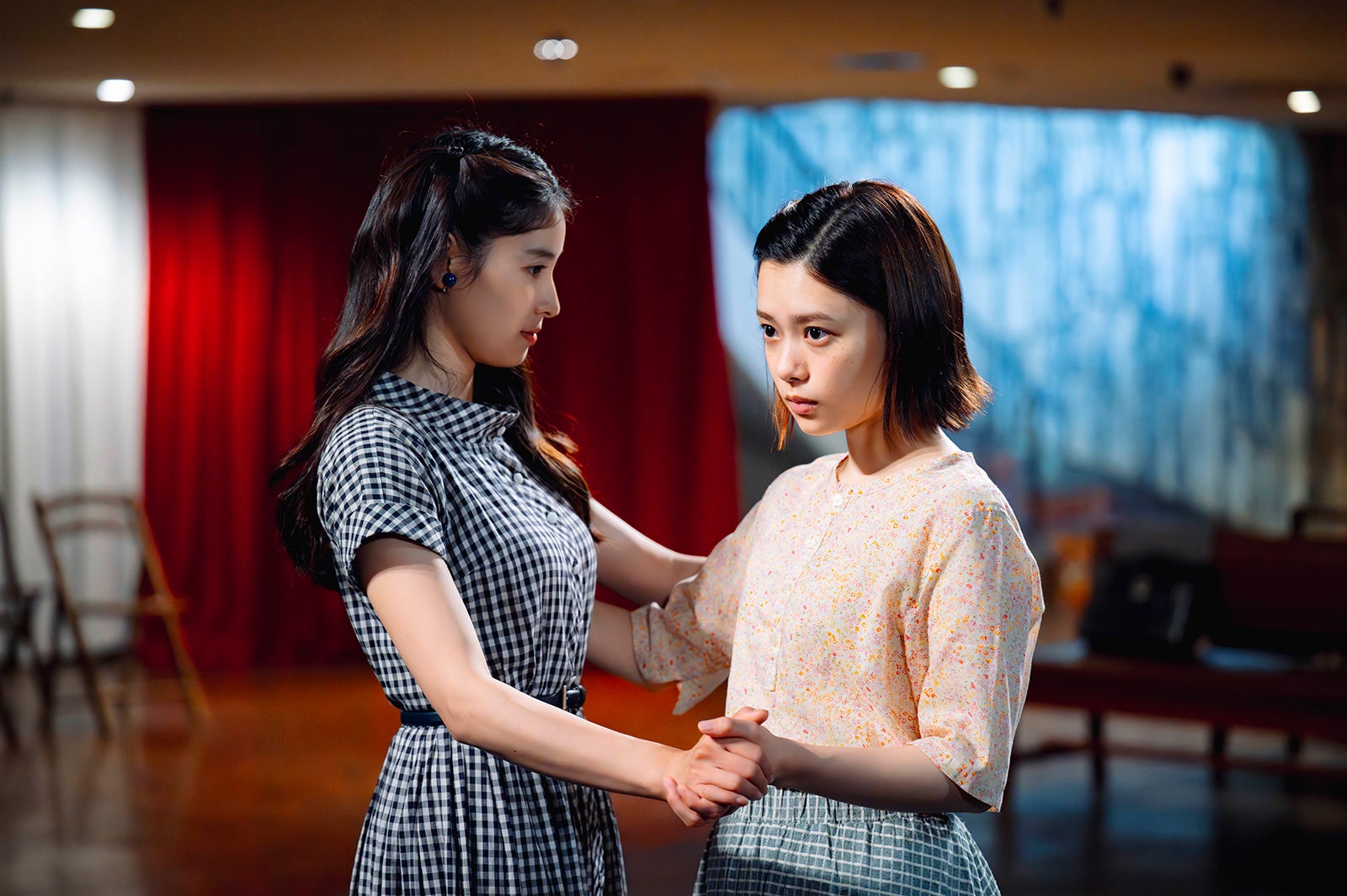 土屋太鳳、杉咲花「海に眠るダイヤモンド」（C）TBSスパークル／TBS