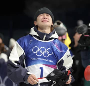 苦労人・戸塚優斗の金メダル アナウンサー、解説が涙、涙の感動実況 解説青野氏「悔しい思いする姿、間近でみてきたんで。優斗が泣いたら泣いちゃいますよね」実況アナも声詰まらせる ネットも涙「最高の実況」