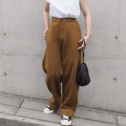 一本あると便利なブラウンパンツの着こなし術|夏コーデのマンネリを解決!