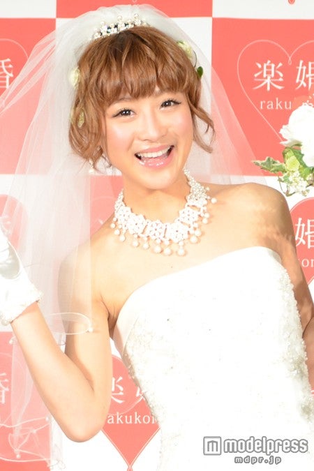 鈴木奈々 年内結婚か ウエディングドレスにご満悦 モデルプレス