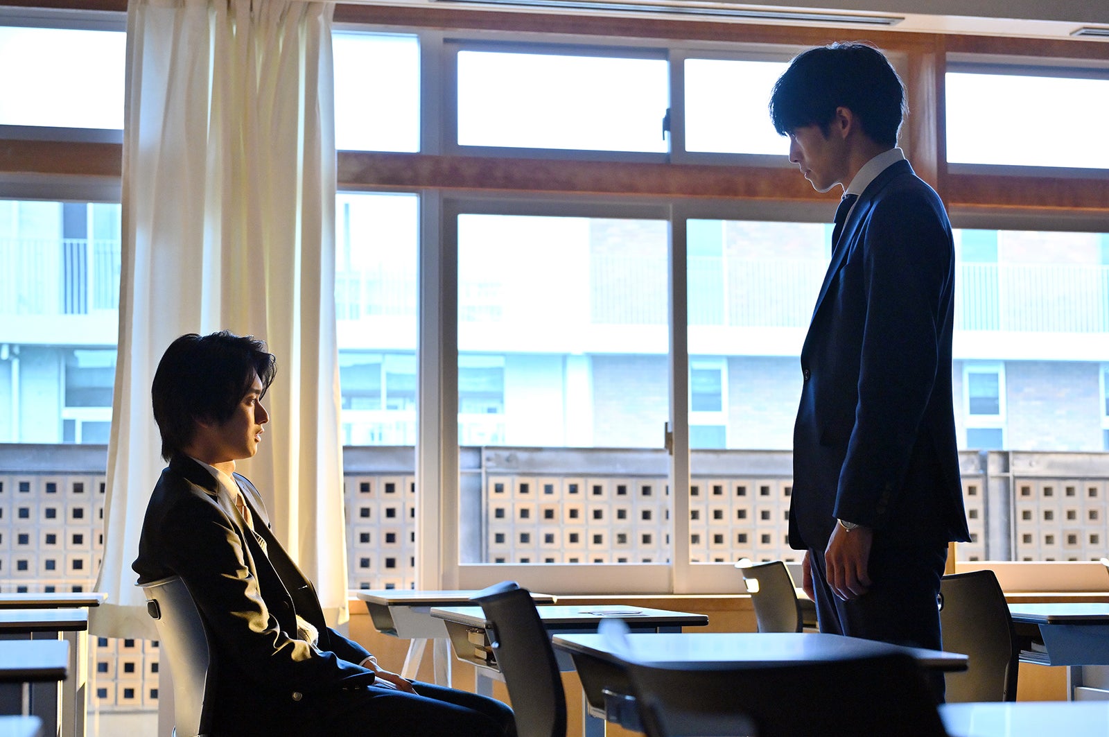 奥平大兼、松坂桃李「御上先生」第1話（C）TBS