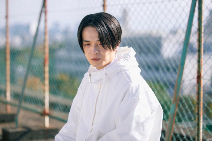 「ライオンの隠れ家」柚留木（岡山天音）、白い服を着ている理由・壮絶過去明らかに「意味があったんだ」「泣ける」の声
