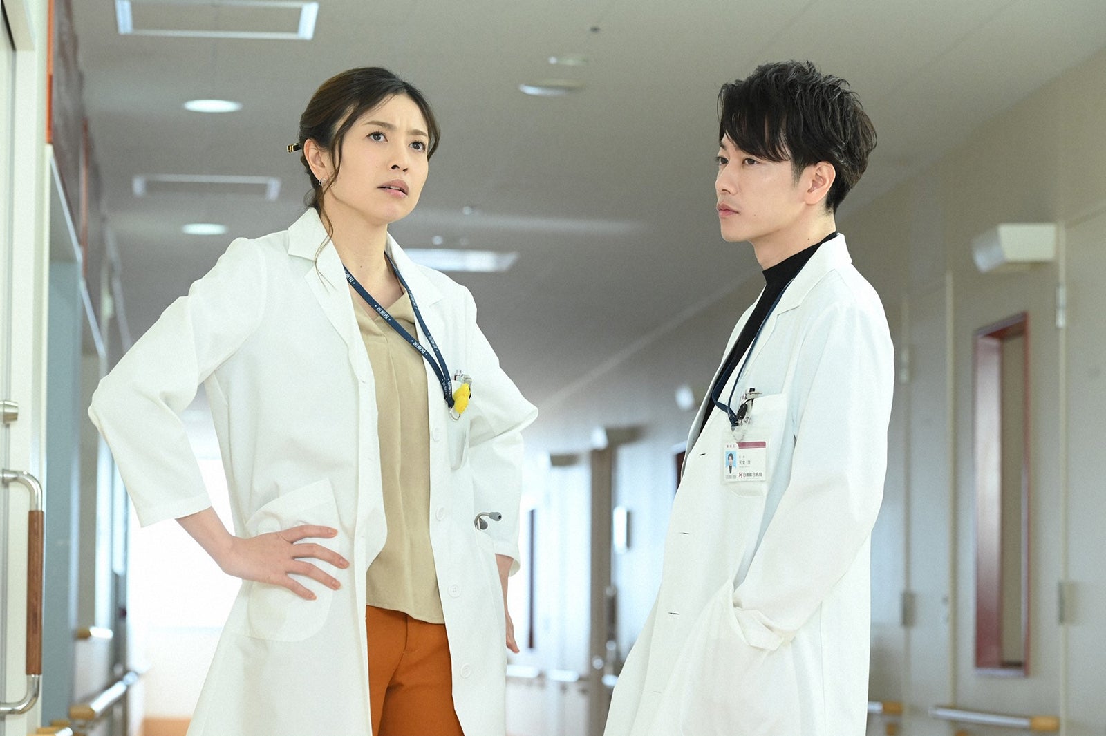 片瀬那奈、佐藤健／「恋はつづくよどこまでも」第4話より（C）TBS