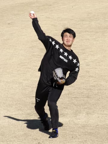 日本ハム 巨人から現役ドラフト加入の菊地、勝ちパターン入り目指す 斎藤との“桐蔭横浜大リレー”「そうなったら最高です」