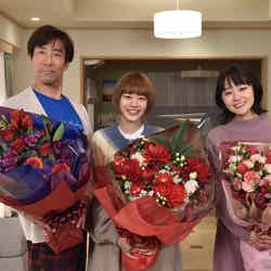 （左から）岸谷五朗、杉咲花、奈緒 （C）日本テレビ