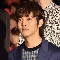 松坂桃李 エステ パックで女子力極める 綾野剛から疑惑の視線 実は モデルプレス