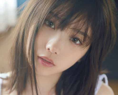 乃木坂46与田祐希、キャミソール姿でくつろぐ 無邪気な自然体笑顔にキュン